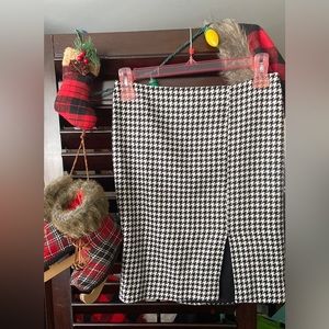 White House Black Market houndstooth zip skirt with front slit